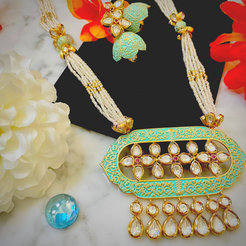 Designer Gold Plated Kundan Set (D969)