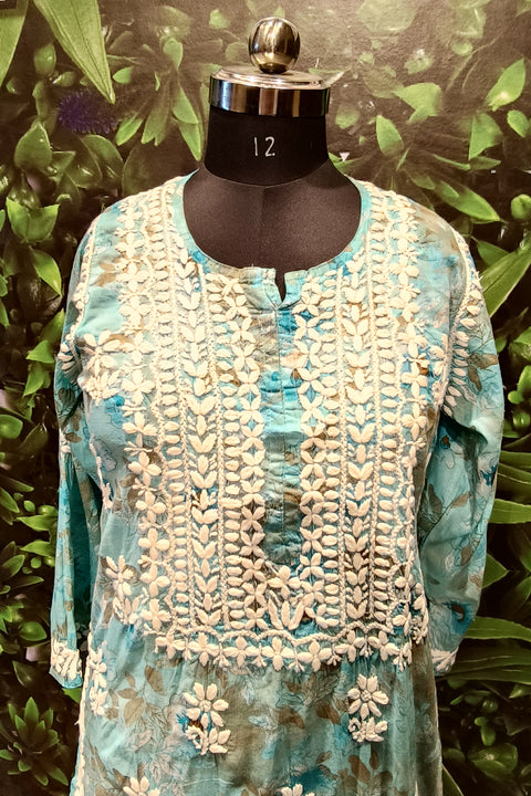 Lucknowi Chikankari kurti