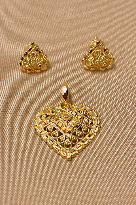 22 KT Gold Traditional Heart Pendant Set (D113)